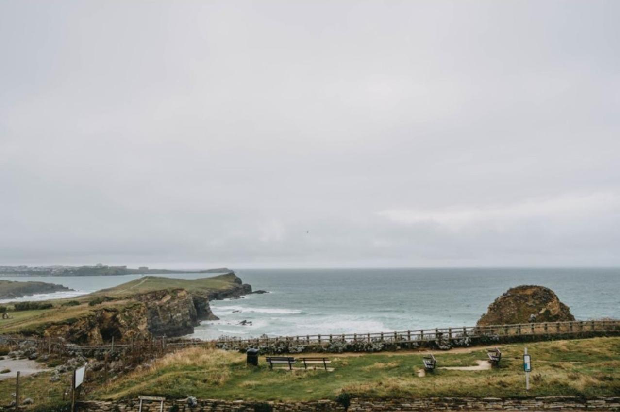 Sunset Waves Sea View Apartment Featuring Panoramic Views & Parking Newquay  Exterior photo